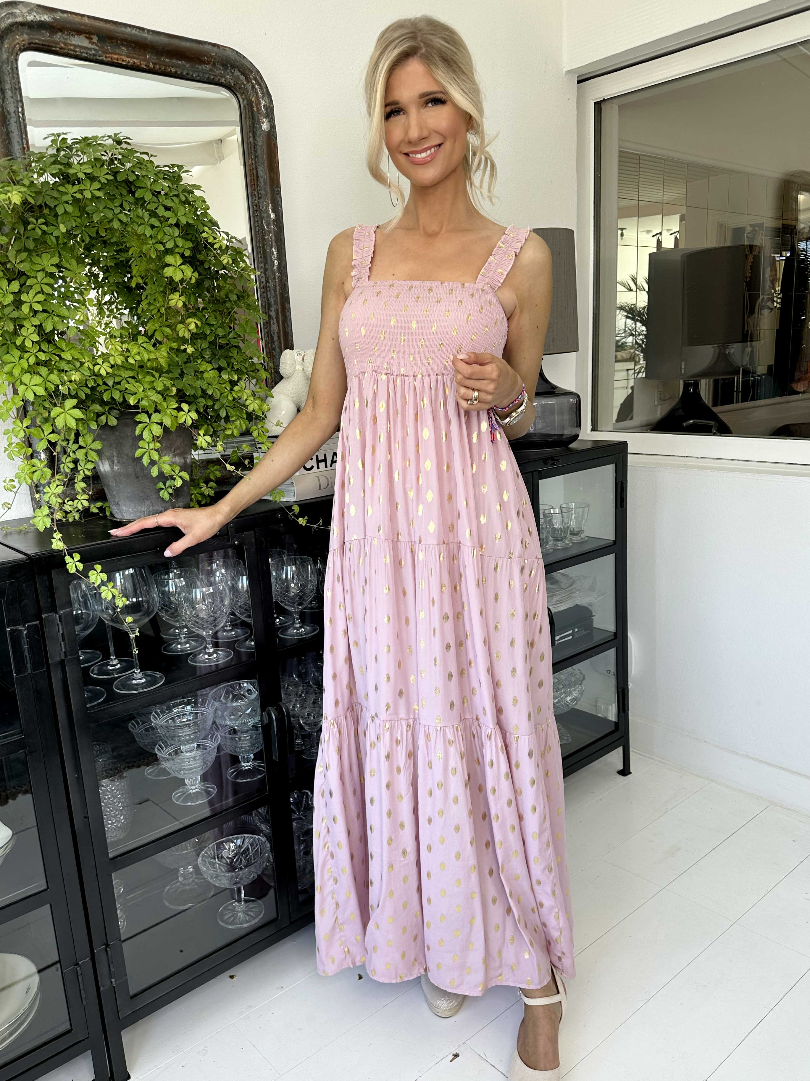 Emma - Lang kjole med smock henover brystet og guld detaljer